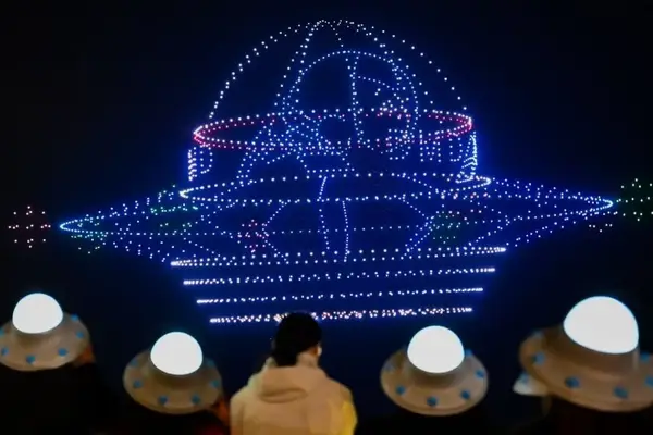 中国のドローン技術が世界を圧倒、圧巻の「1万機ショー」にマスク氏も驚嘆【人気記事再掲】
