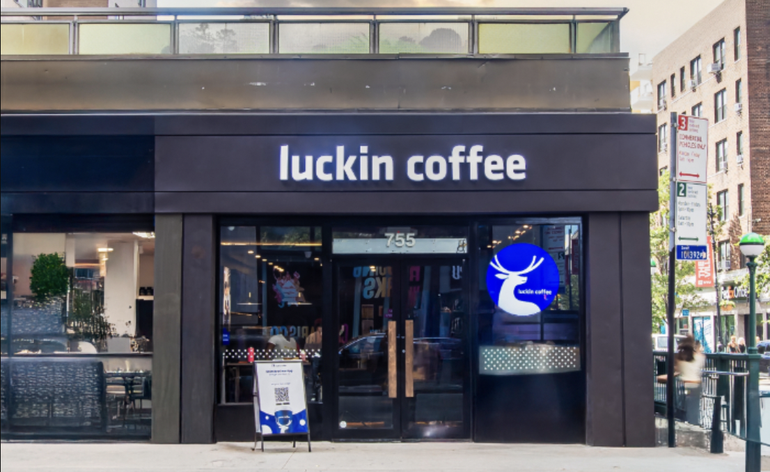 スタバは中国事業売却を検討する中、ラッキンコーヒーは米進出　NYで2店舗