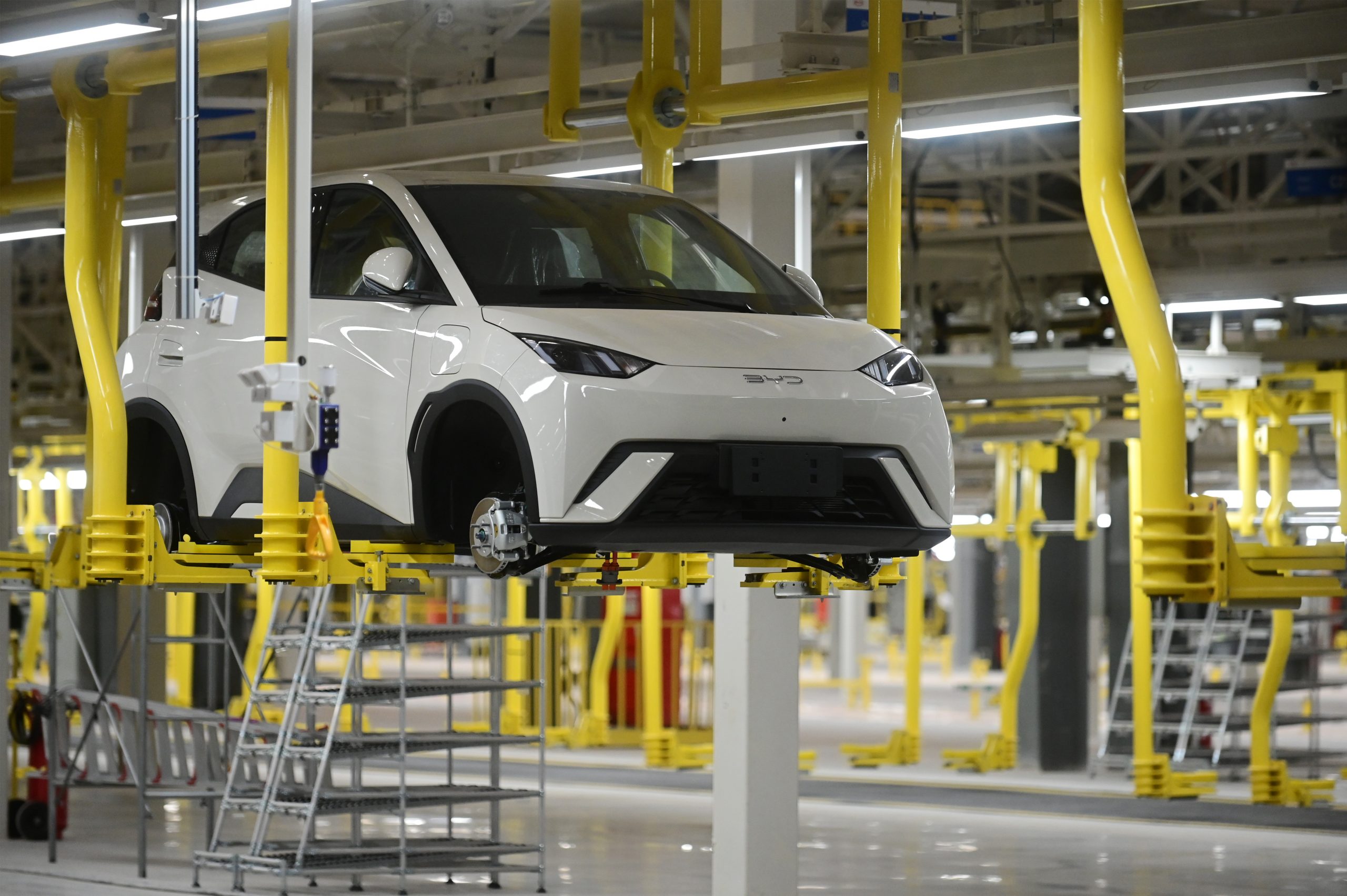 BYD、ブラジル工場で最初の1台がラインオフ　着工から15カ月