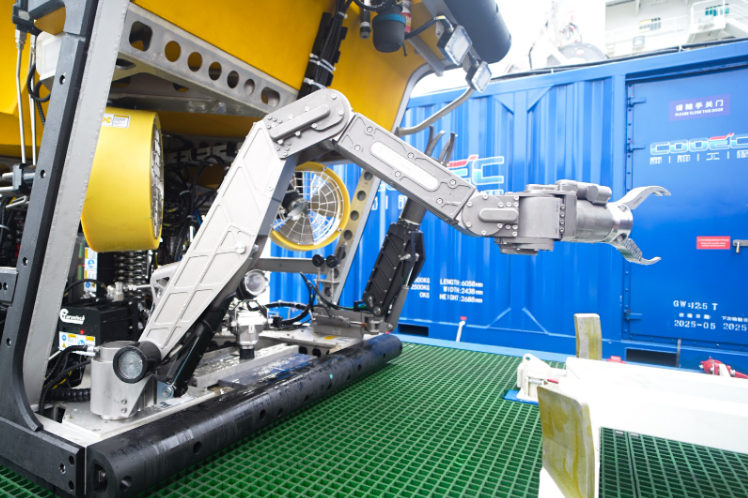 中国、国産ロボットアームを深海油田で初実用化　深海7000m対応・コスト4割減