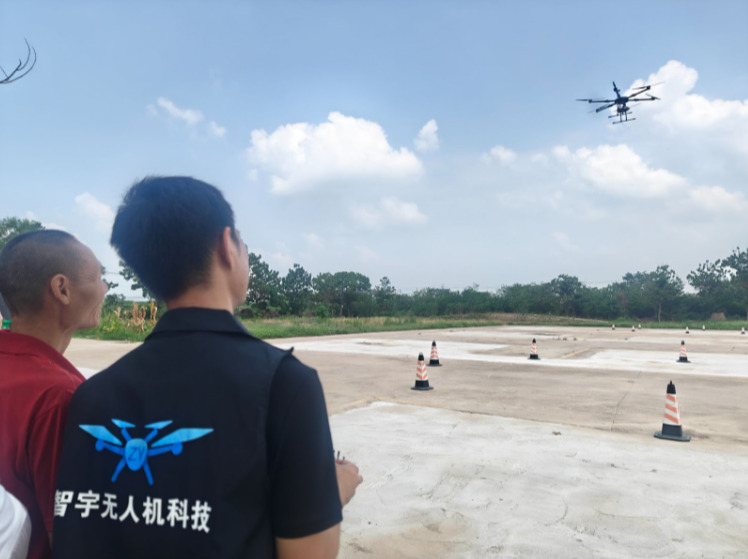 ドーロン免許取得に若者が殺到、中国「低空経済」の熱狂