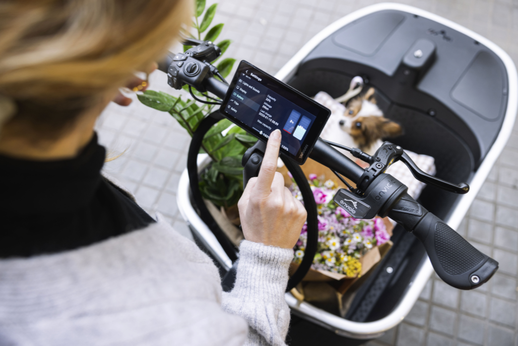 センサーで補助輪の出し方調整。深圳発eカーゴバイク、スマート機能を武器に欧州市場狙う