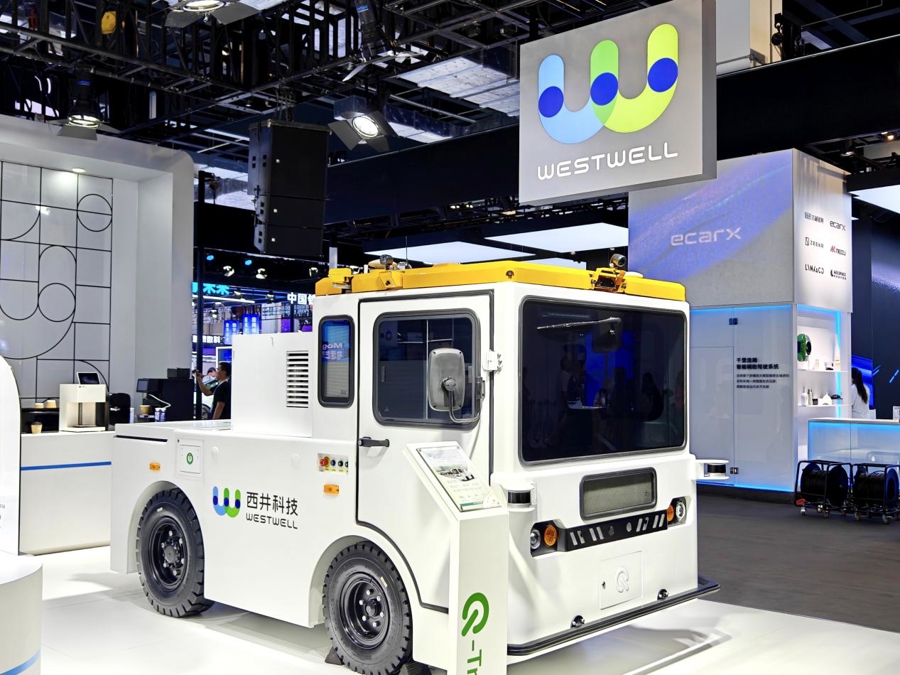 中国WESTWELL、最先端の自動運転トーイングトラクター発表　航空物流の人手不足解消へ