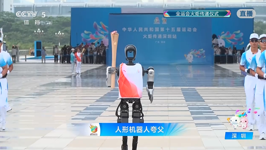 ファーウェイOS初搭載の人型ロボット「KUAVO」、トーチリレーを“自律完走”