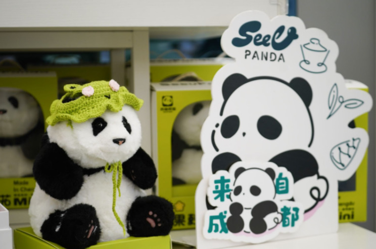 ぬいぐるみのパンダ「花花」、日米で売れ行き好調　四川省成都市