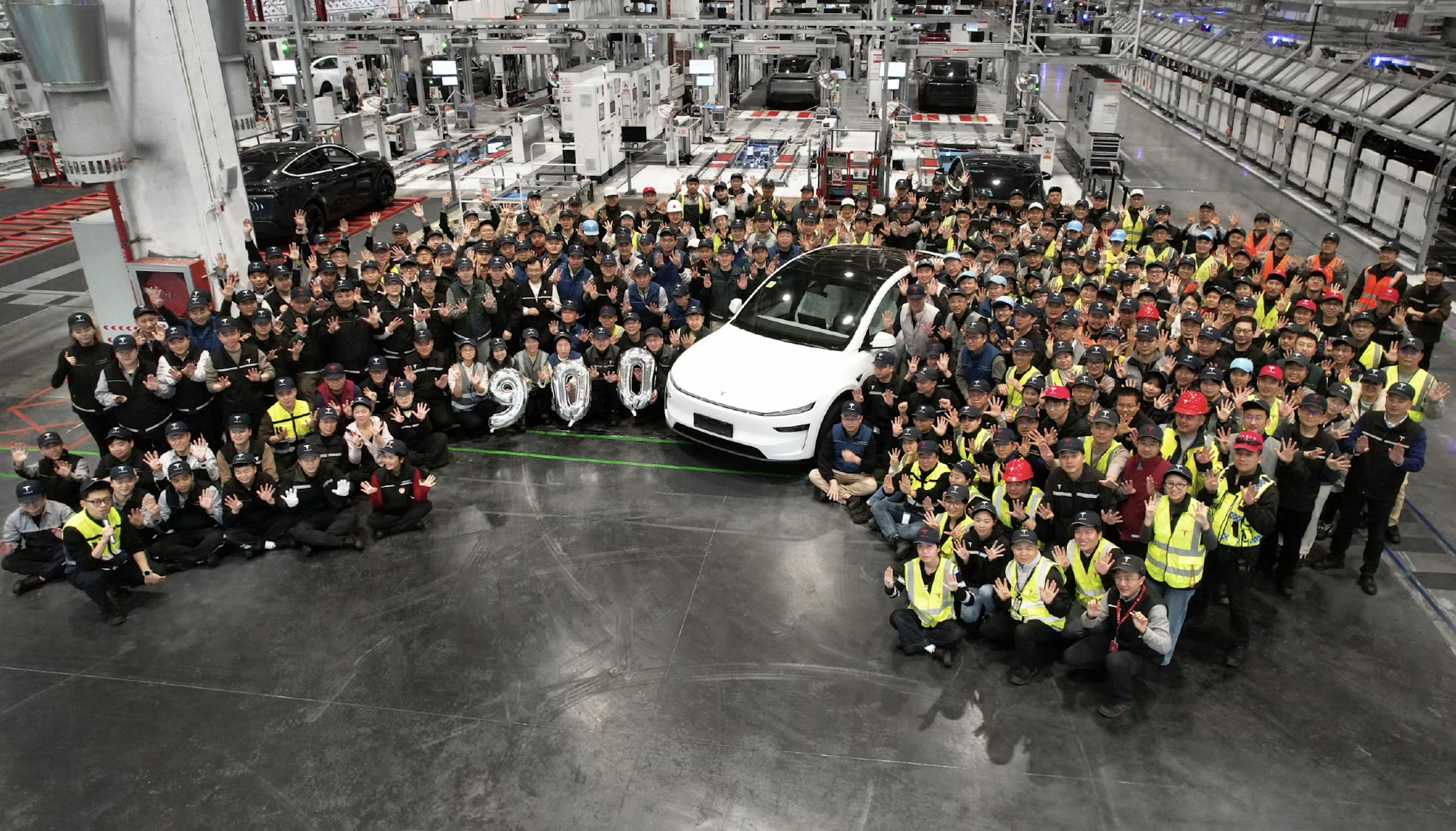 米テスラ、世界900万台目の完成車が上海でラインオフ