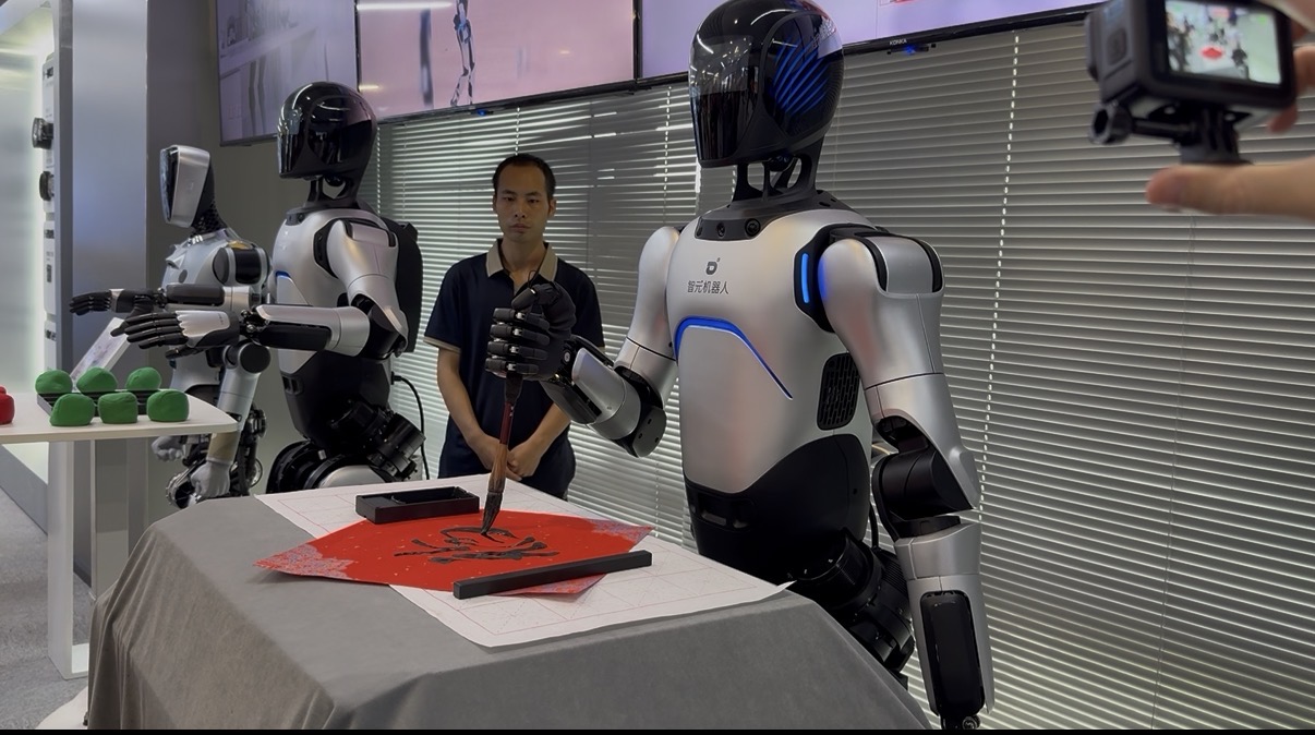 人型ロボット「AgiBot」、生成AIのMiniMaxと提携　音声・人格AIを搭載
