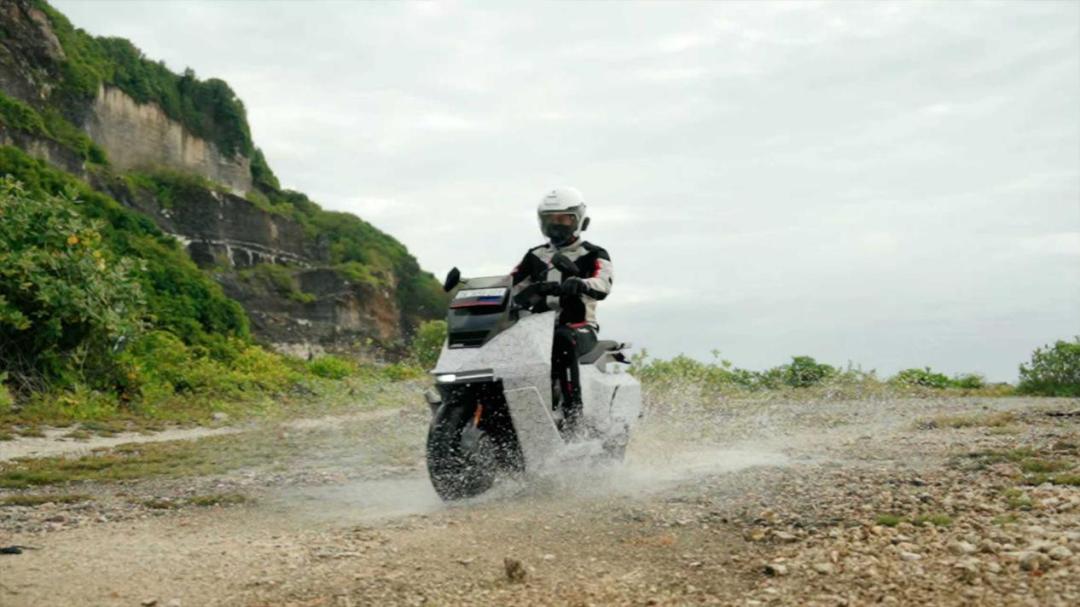 電動バイク新興「OMOWAY」、数千万ドルを調達。「倒れにくい」バイクで日系メーカーの牙城に挑む
