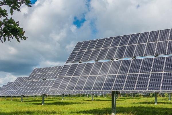 中国の新規太陽光発電設備、今後5年は年平均235～287ギガワット増　業界団体予想