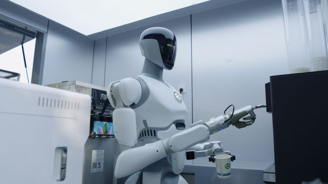 中国の人型ロボット「AI² Robotics」、約230億円調達　テスラ「オプティマス」追撃