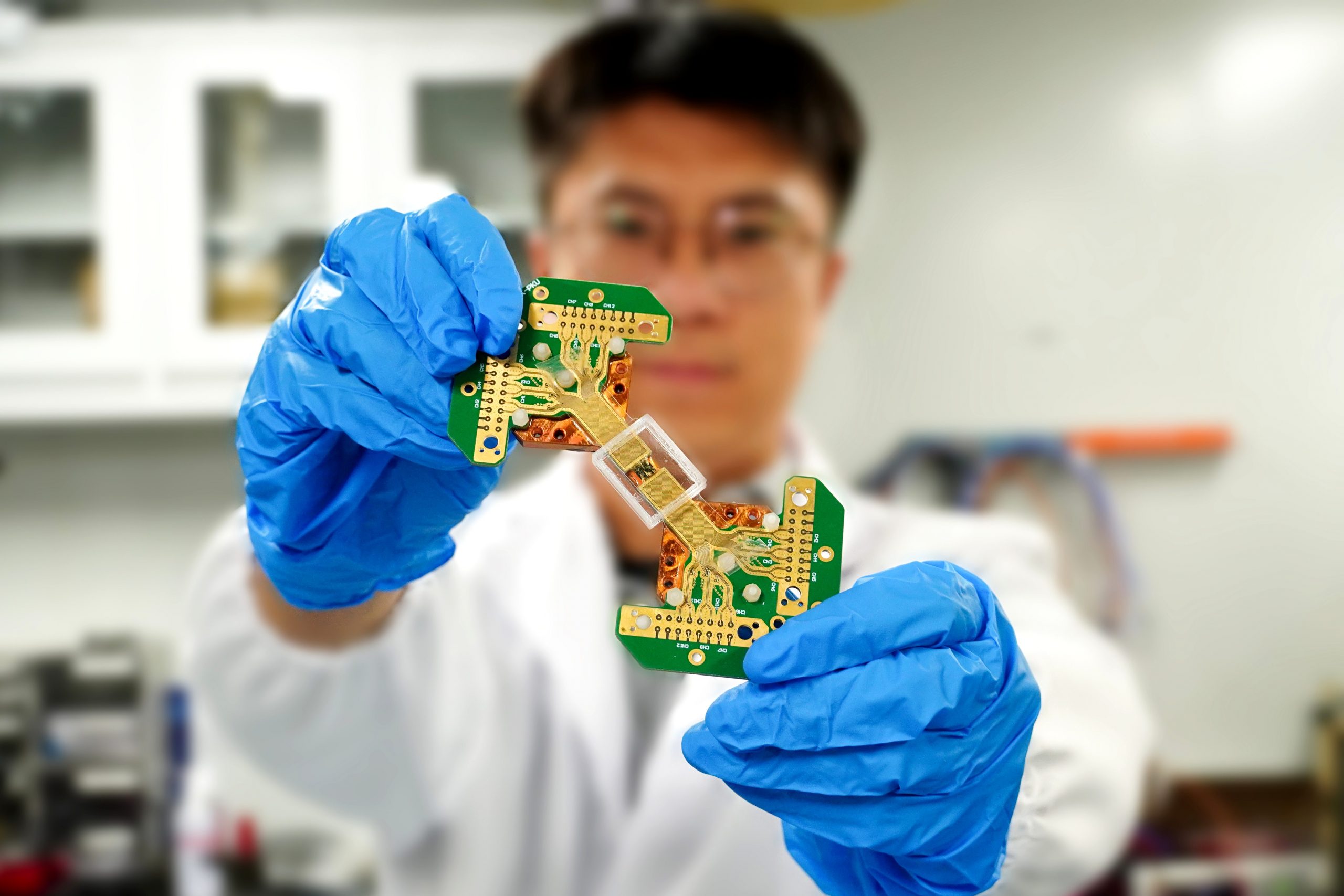 中国研究チーム、光量子チップ基盤の量子鍵配送ネットワークを構築