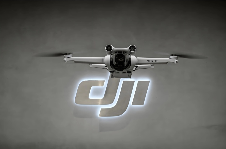 中国ドローン大手DJI、米FCCを提訴　「排除リスト」指定に異議