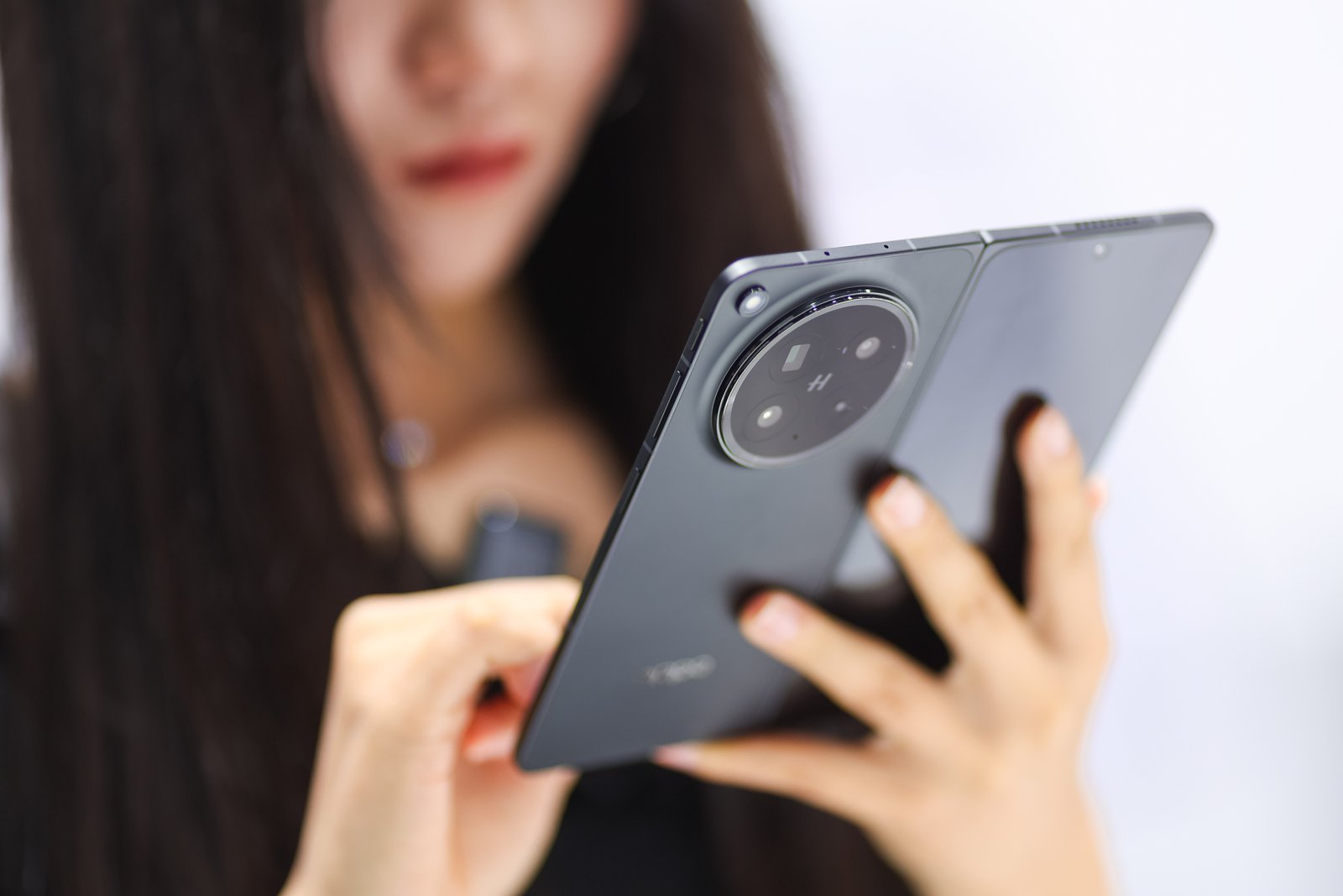 OPPO、折りたたみスマホ「Find N6」で日本初上陸　“折りジワゼロ”と2億画素で差別化