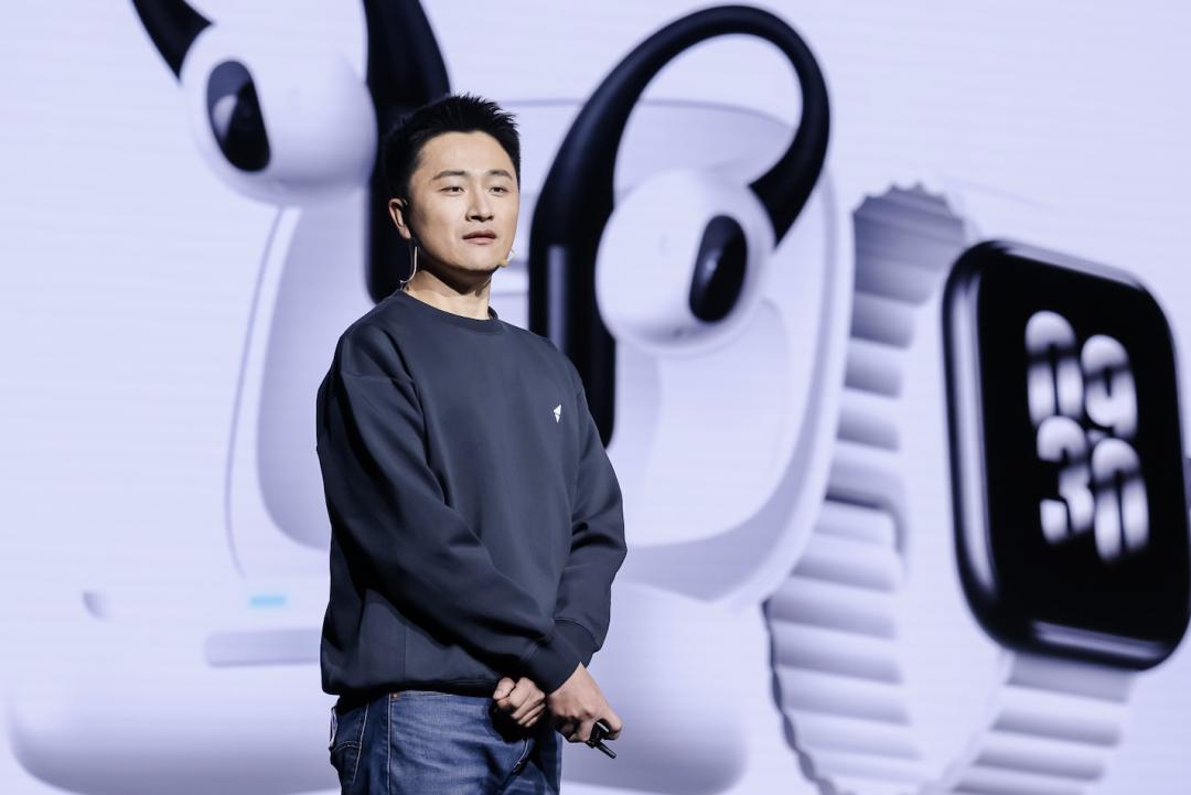 世界初のカメラ搭載AIイヤホン、シードで約70億円調達　「スマホの次」を狙う