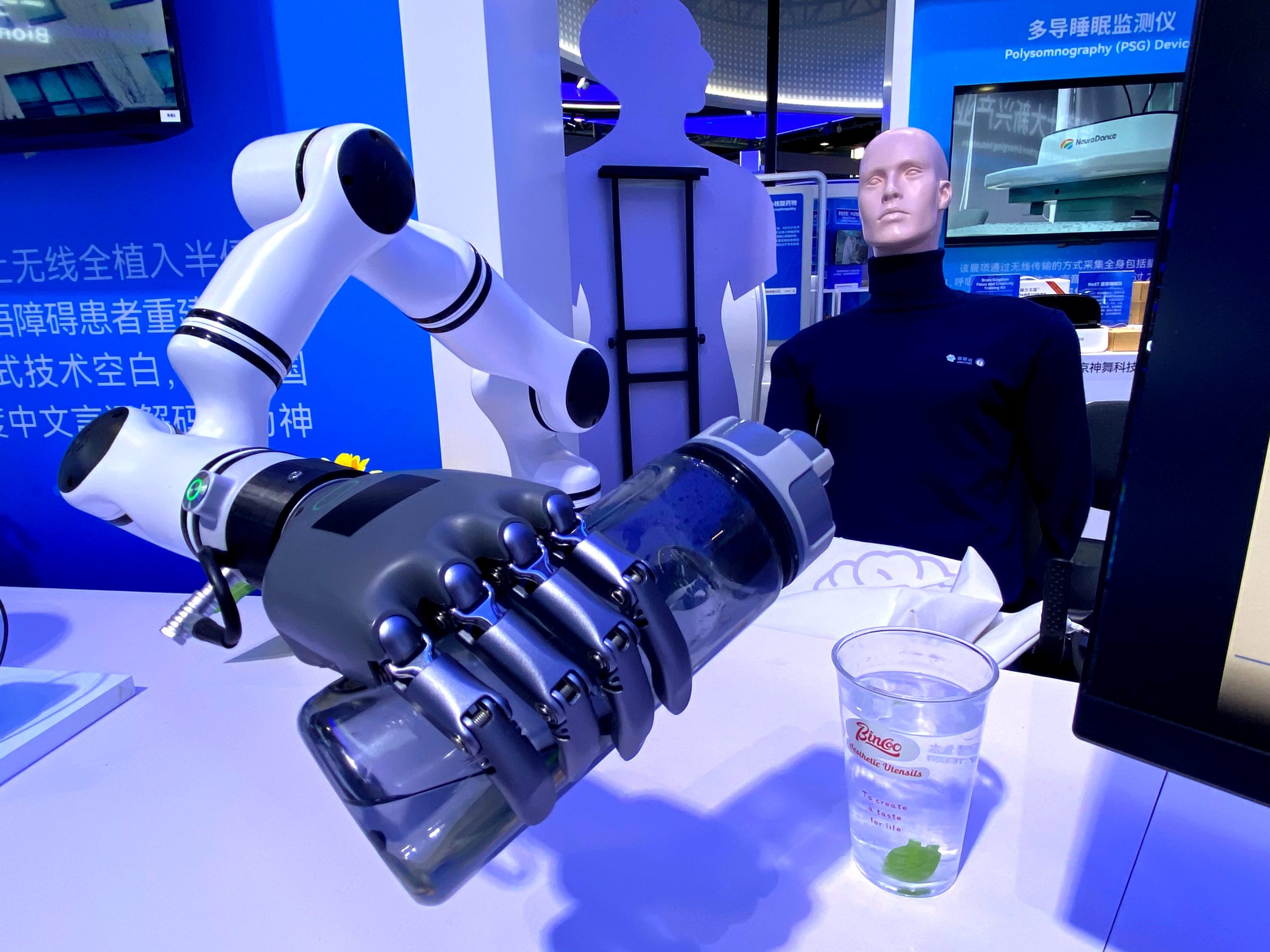 脳信号で麻痺した手を動かす。中国でBCI開発加速　医療分野で実用化進む
