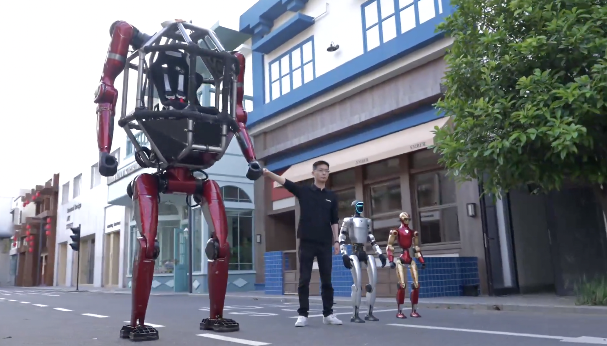 【動画】9000万円の搭乗型変形メカロボ——中国・Unitree創業者、自ら乗り込んでデモ披露