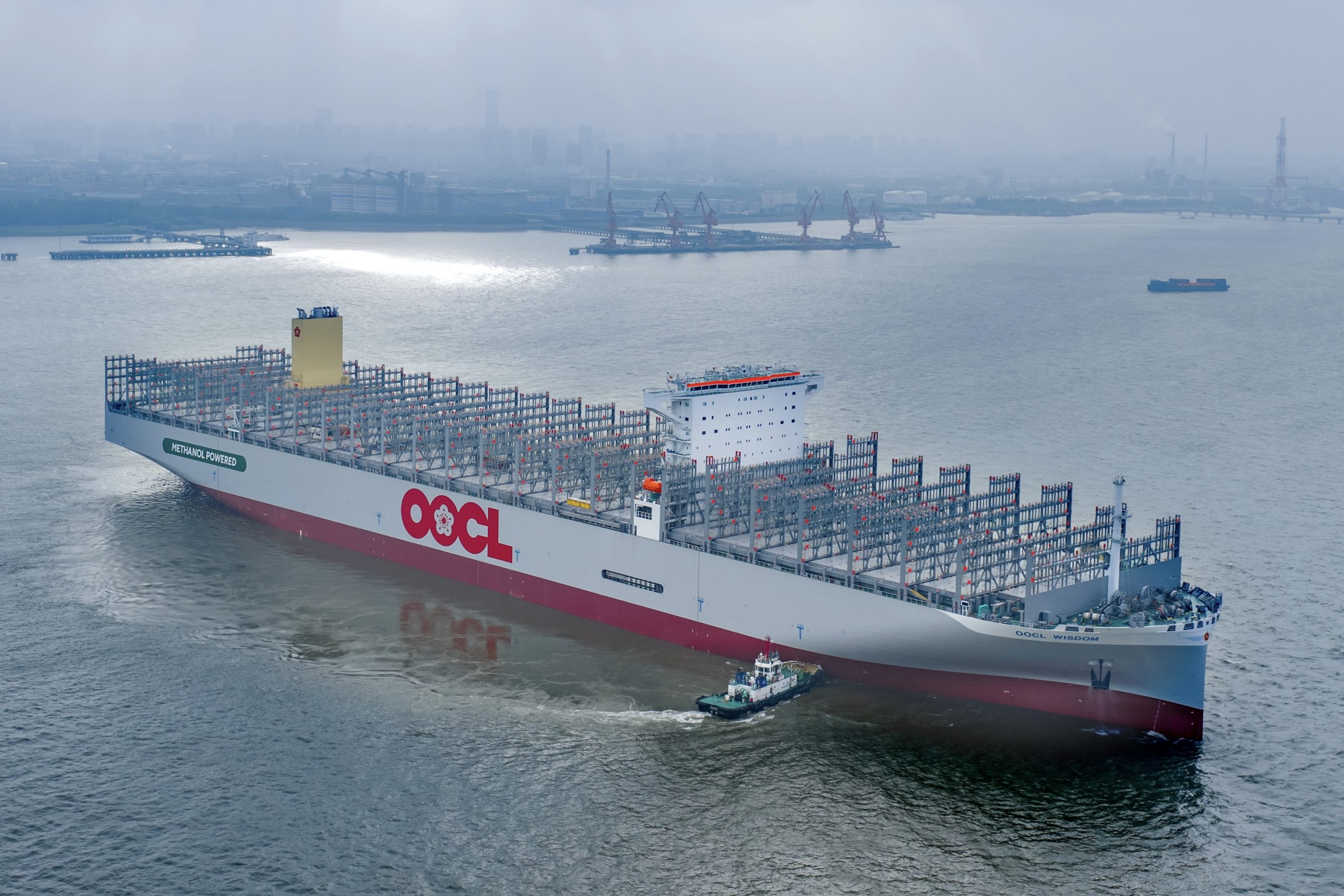世界最大のメタノール燃料コンテナ船、中国長江から出航——COSCO×川崎重工の技術が結集