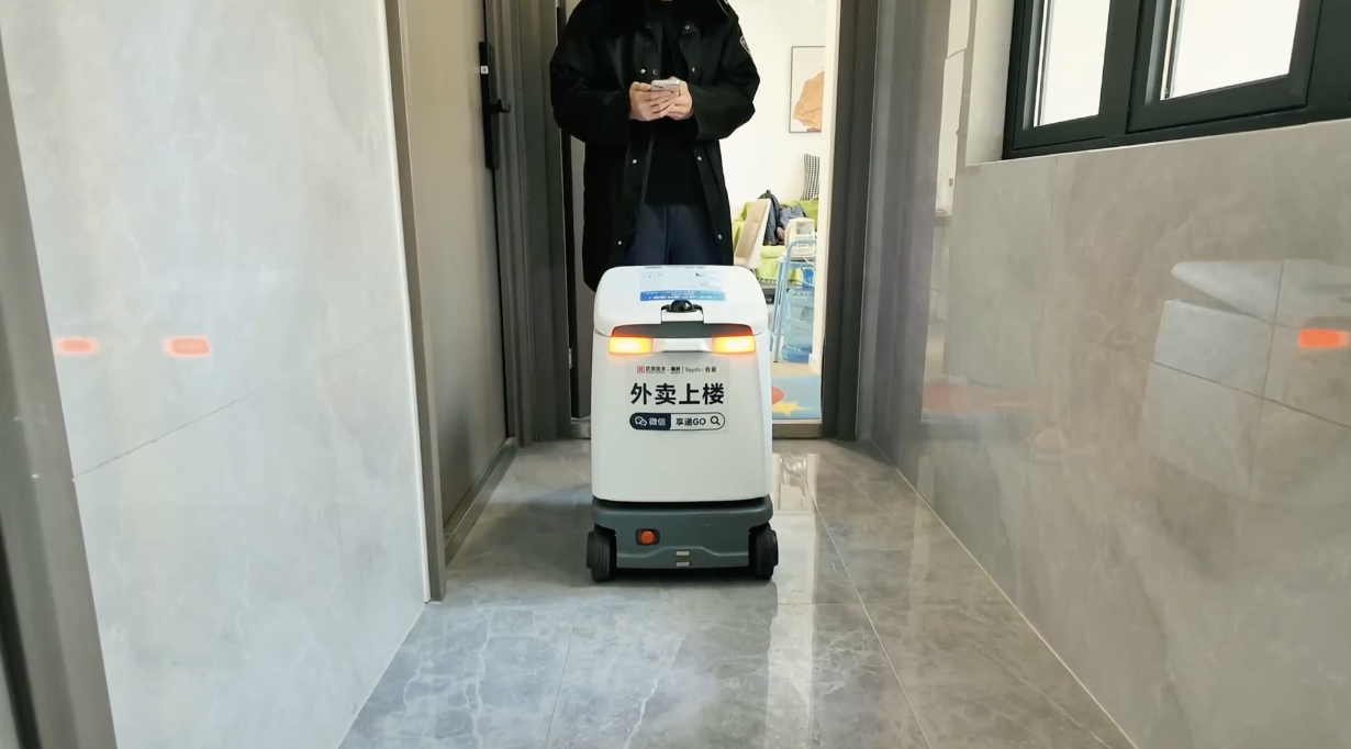 中国初、住宅地の「ラストワンマイル」　配送ロボットで完全自動化