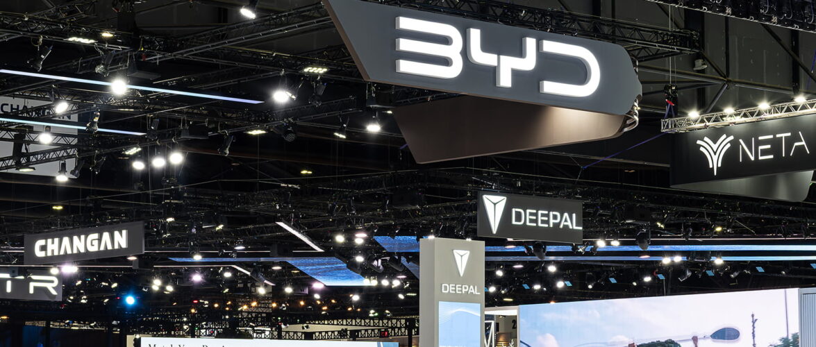 EV販売伸び悩むBYD、王伝福氏が強気宣言「5年で規模世界一」へ