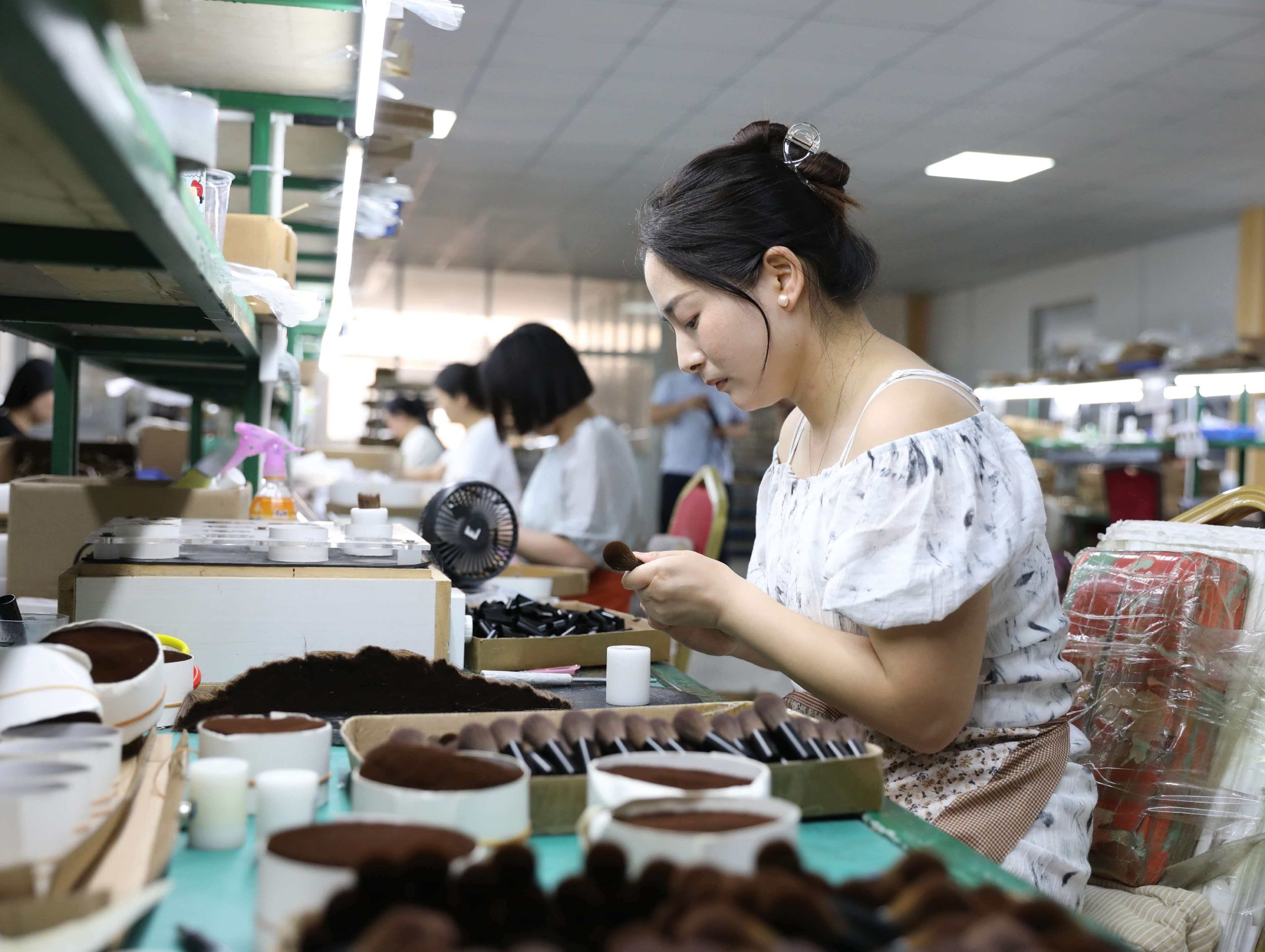 【世界シェア85％】ソウルやパリの高級メイクブラシ、実は中国の「とある田舎町」で作られていた
