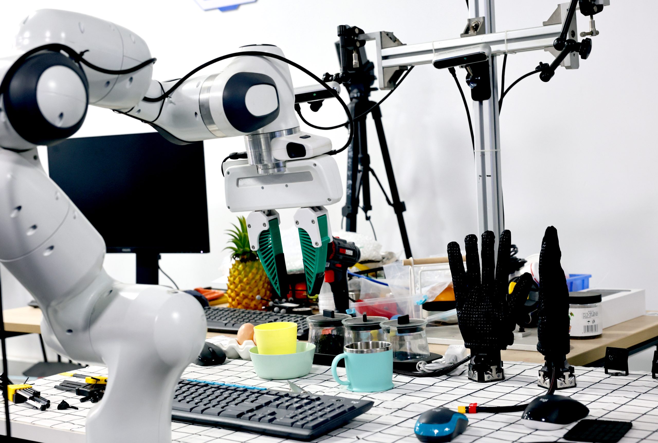 中国、ロボットに「健康診断」　商用化支えるCR認証が普及