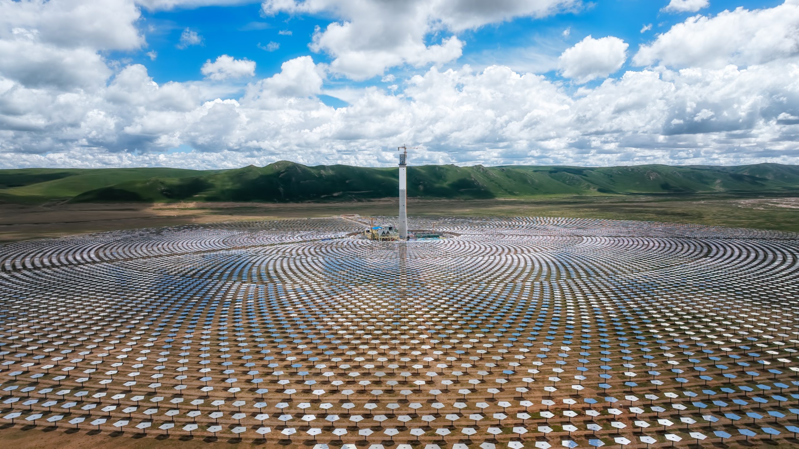 中国の太陽熱発電設備容量、世界2位に　建設コストと売電価格が半減