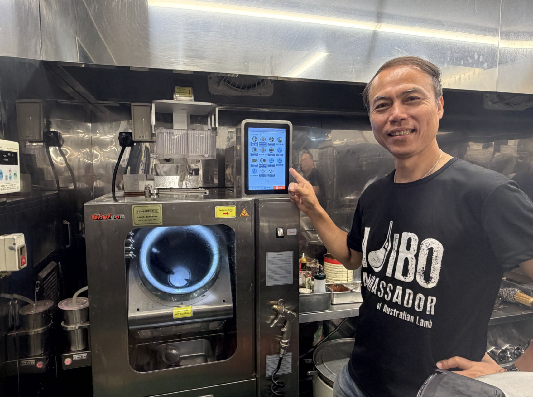 ガチ中華の名店「味坊」が茨城になぜか「町中華」、料理人不足解決へロボットシェフ導入