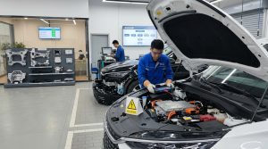 安くなった中国EV、修理は高い⋯高度化する車両、追いつかない整備網